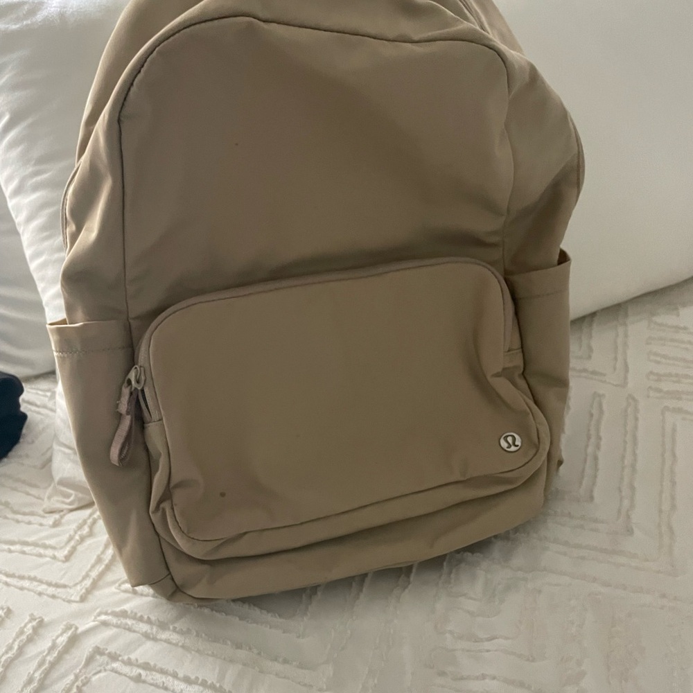 SOLD lululemon Trench Backpack EUC